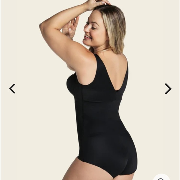 SmartCore Plunge Back Classic Sculpting Body Shaper - Picture 2 of 5